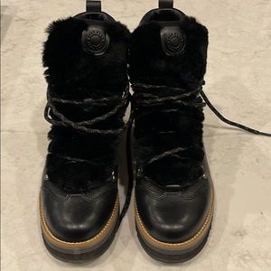 Cole Haan Grand Explorer waterproof boots sz 8.